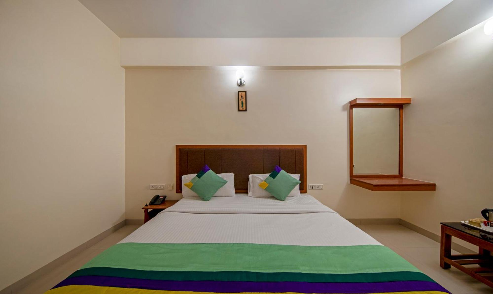 Treebo Sam Residency Hotel Коимбаторе Екстериор снимка