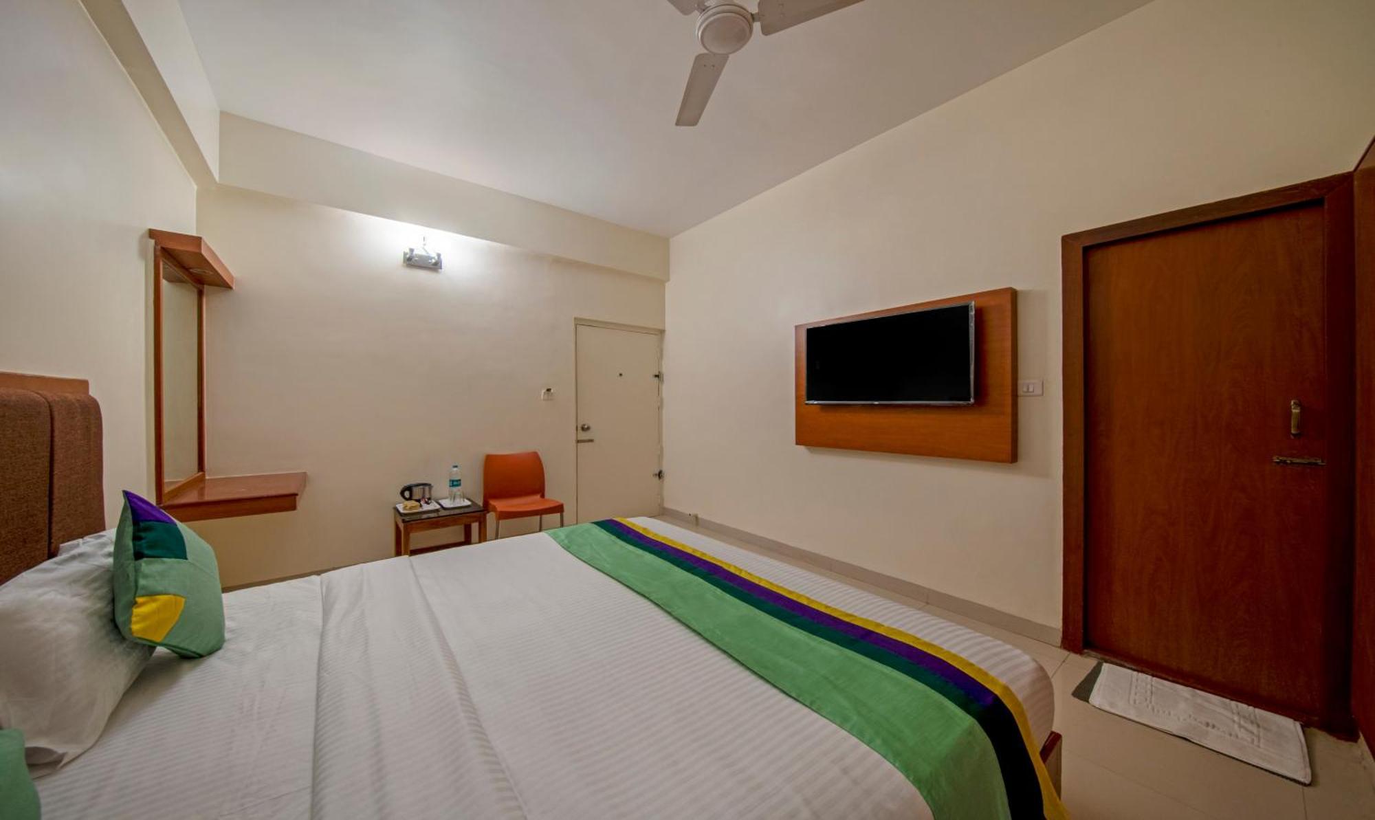 Treebo Sam Residency Hotel Коимбаторе Екстериор снимка