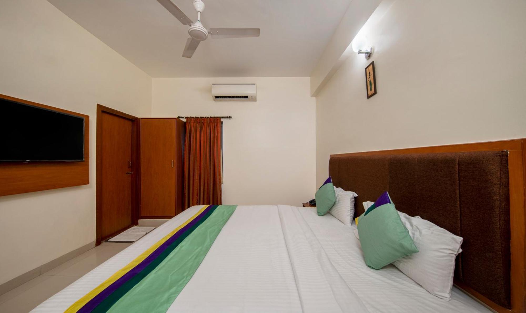 Treebo Sam Residency Hotel Коимбаторе Екстериор снимка