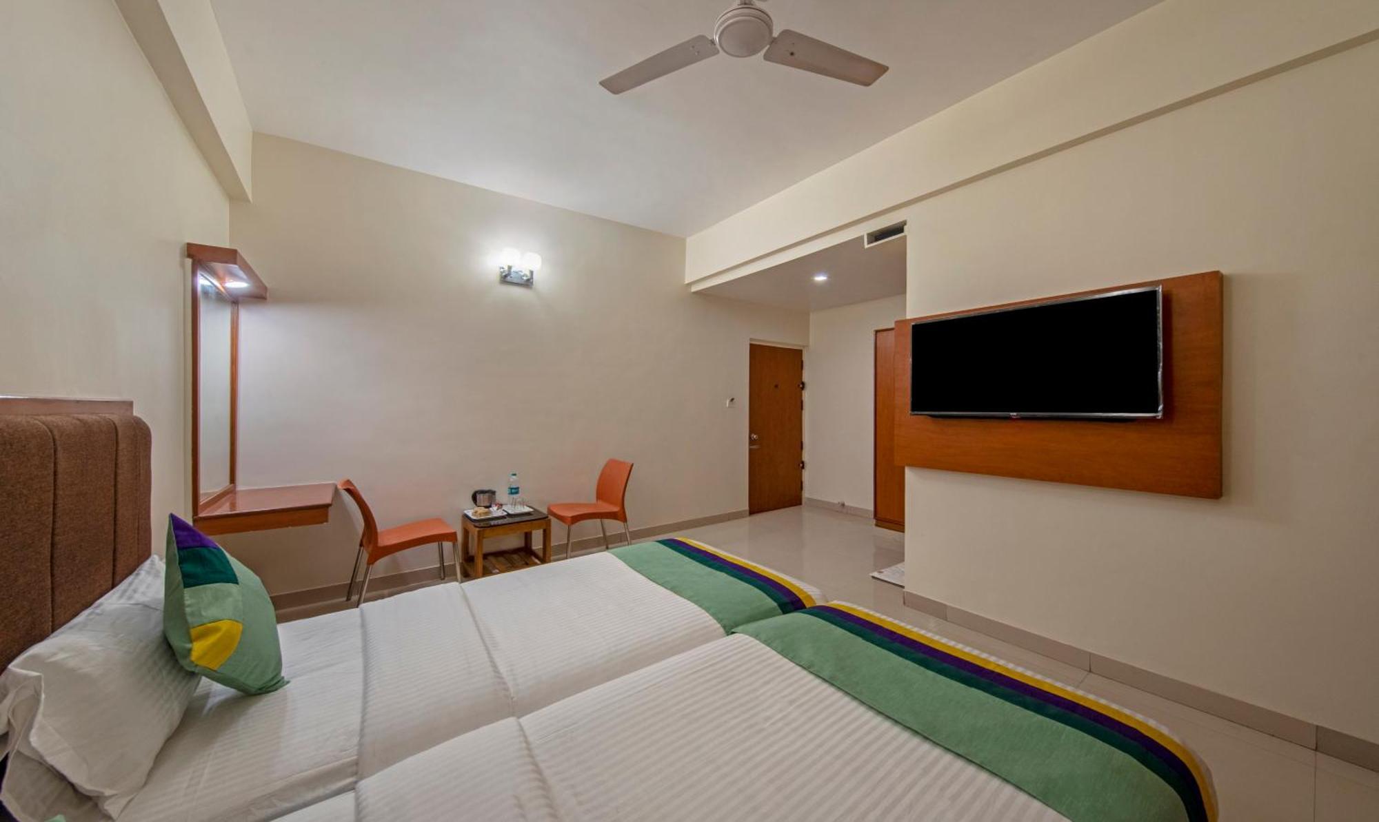 Treebo Sam Residency Hotel Коимбаторе Екстериор снимка