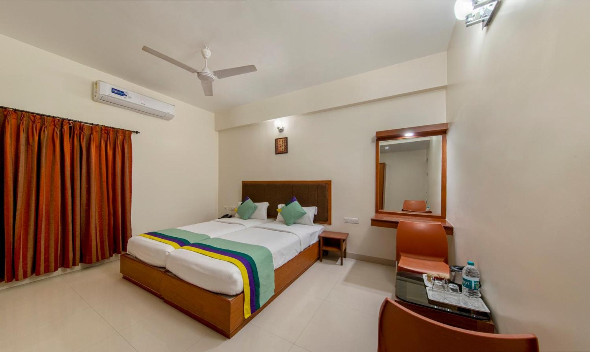 Treebo Sam Residency Hotel Коимбаторе Екстериор снимка