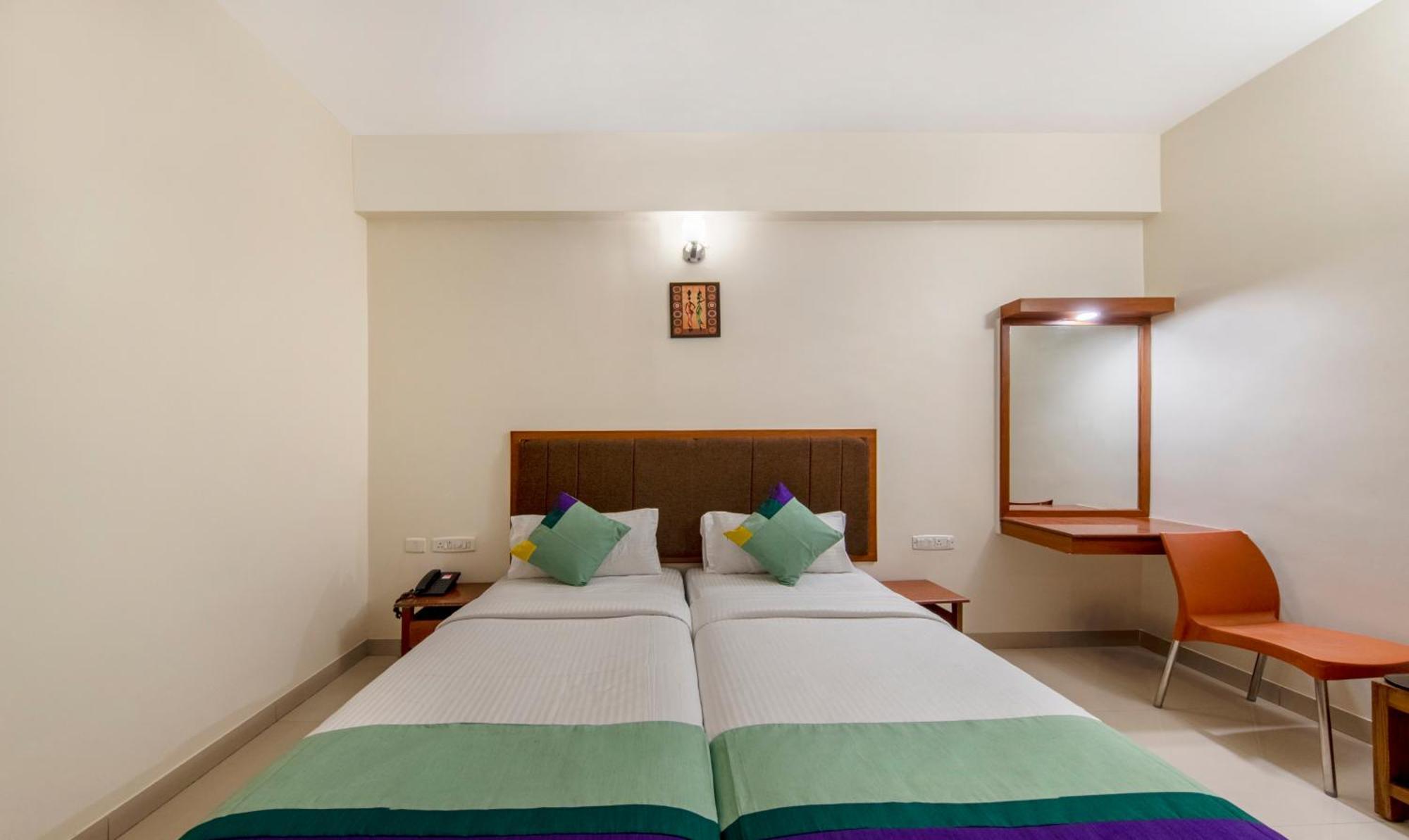 Treebo Sam Residency Hotel Коимбаторе Екстериор снимка