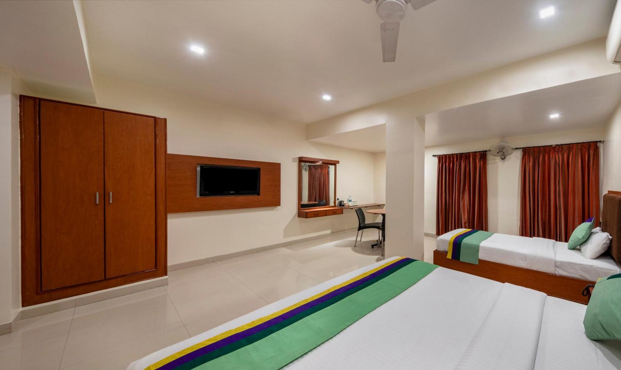 Treebo Sam Residency Hotel Коимбаторе Екстериор снимка