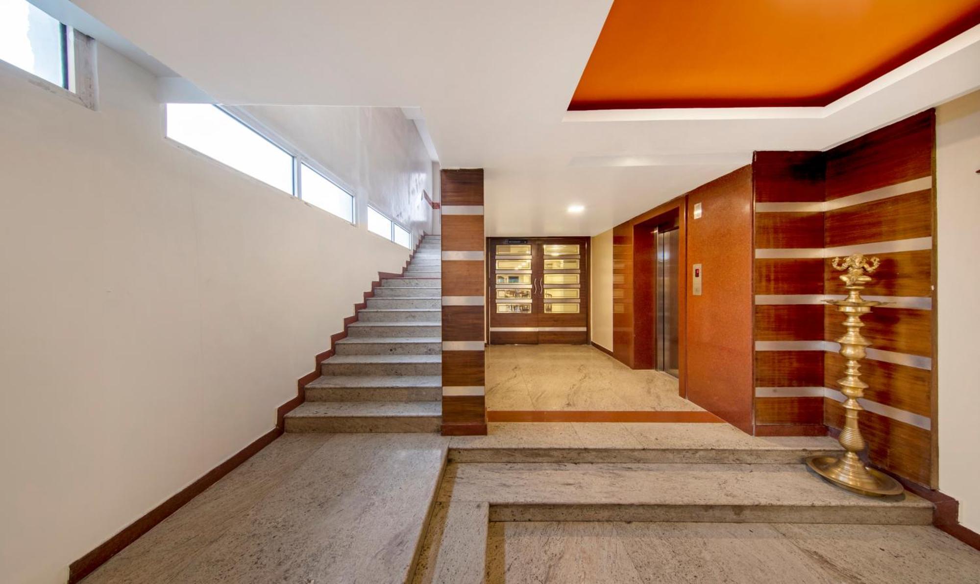 Treebo Sam Residency Hotel Коимбаторе Екстериор снимка