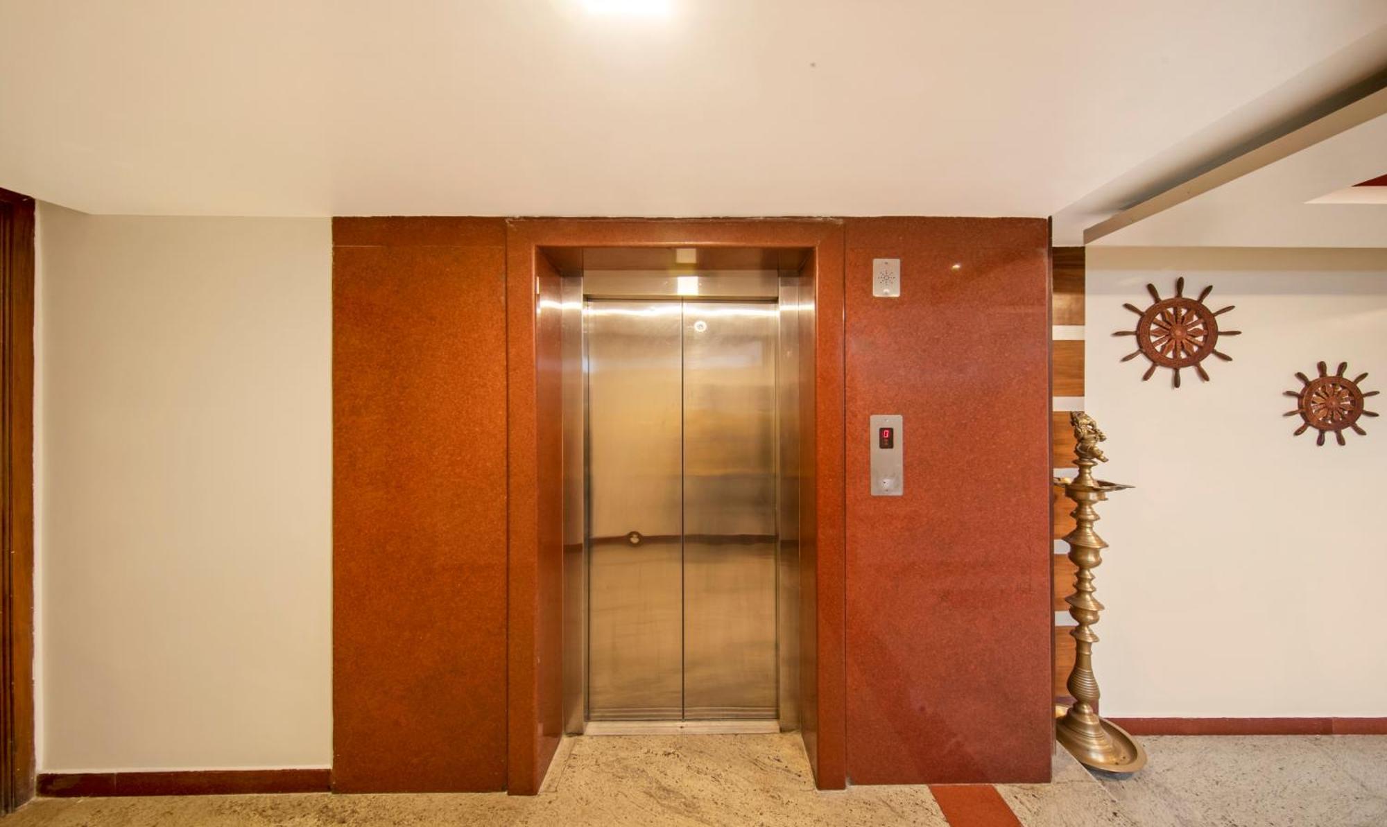 Treebo Sam Residency Hotel Коимбаторе Екстериор снимка