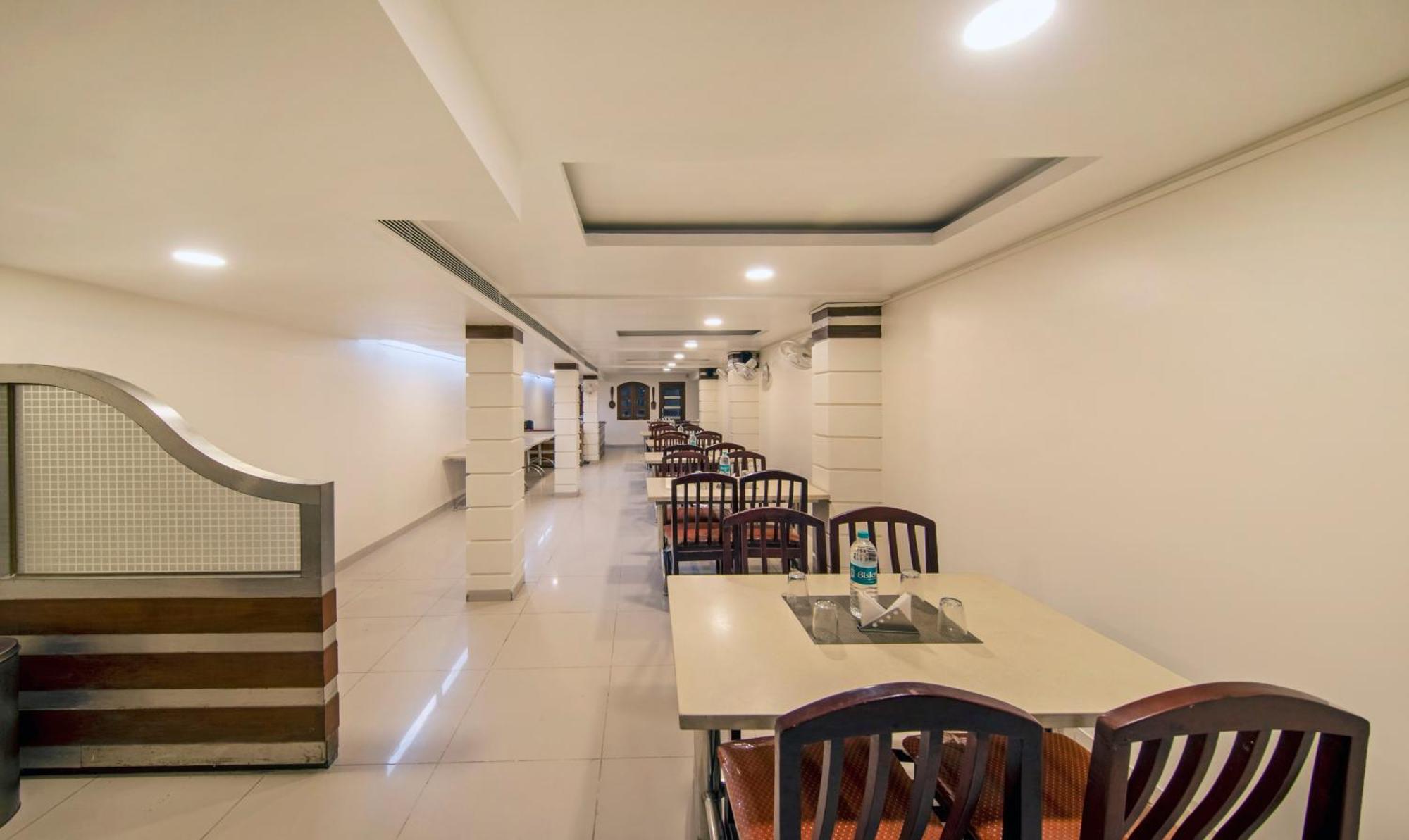 Treebo Sam Residency Hotel Коимбаторе Екстериор снимка